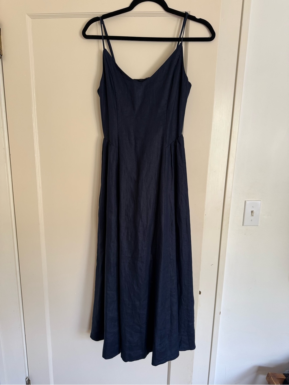 Wilfred Aritizia Linen Women’s Navy Slip Dress with Spaghetti Straps